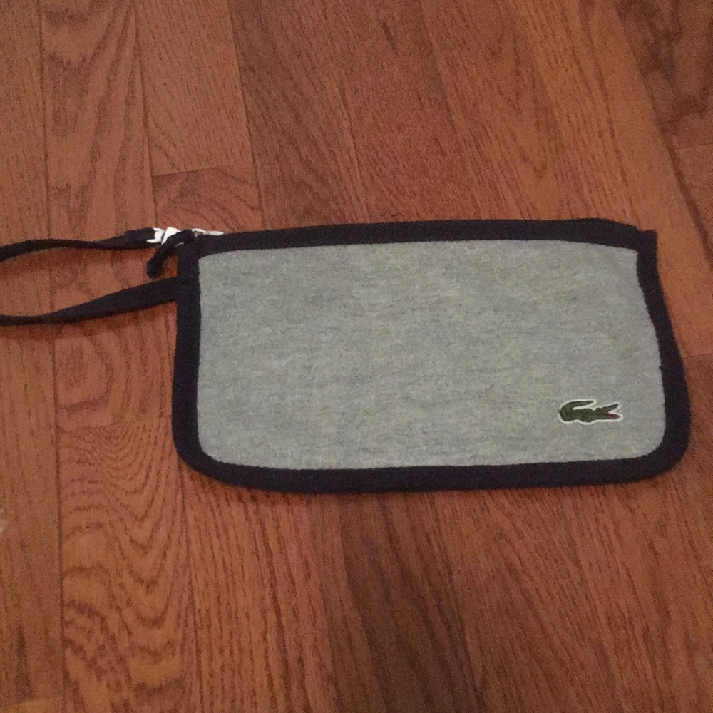Izod wristlet